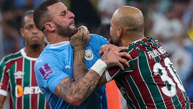 Citys Kyle Walker (l.) und Felipe Melo im handfesten Streit. (Bild: AFP or licensors)