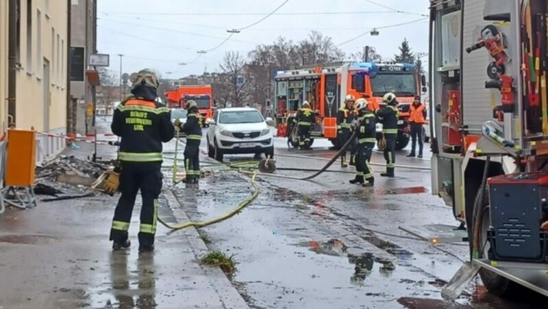 Die Feuerwehr Linz löschte das Feuer. (Bild: zVg)