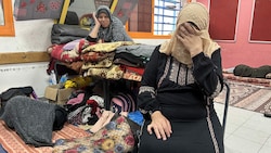 Ärzte und Hebammen tun ihr Möglichstes, um Wöchnerinnen gut zu betreuen. Im Bild: Umm, im achten Monat schwanger, haust im Gazastreifen. (Bild: AFP)
