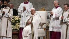 An dem Gottesdienst im Petersdom nahmen etwa 7000 Menschen teil. (Bild: AFP)