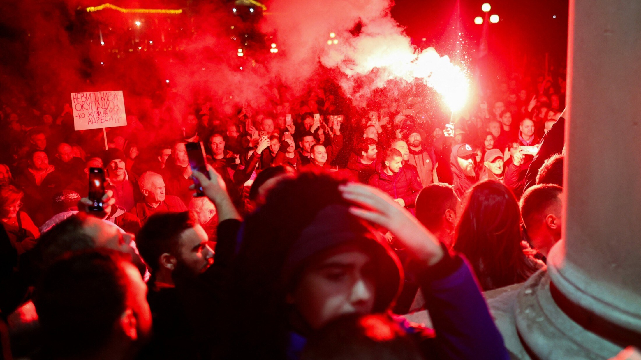 Randale In Belgrad - Tumulte Nach Mutmaßlichem Wahlbetrug In Belgrad ...