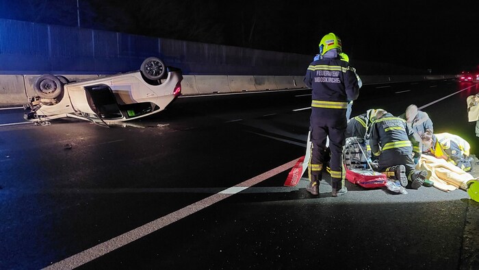 Für die Dauer des Einsatzes war die Fahrbahn nur kurze Zeit gesperrt und anschließend einspurig ...