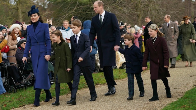 William und Kate mit Charlotte, George, Louis und Mia Tindall, der Tochter von Williams Cousine Zara Tindall (v.l.n.r.) (Bild: AP)