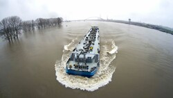 Der Wasserstand des Rheins steigt und steigt. (Bild: ASSOCIATED PRESS)
