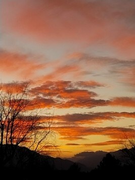 Am Abend das 1.Weihnachtsfeiertages sah der Himmel in Faak am See so aus! Danke für das Foto! (Bild: Veronika Diefenbach)