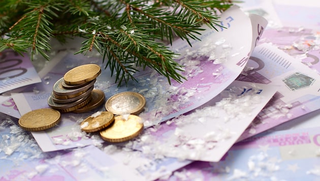 The cash envelopes under the Christmas tree were on a diet this year. (Bild: rosypatterns - stock.adobe.com)