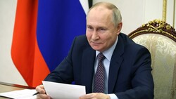 Der russische Präsident Wladimir Putin wird uns wohl noch länger erhalten bleiben. (Bild: APA/AFP/POOL/Mikhail KLIMENTYEV)