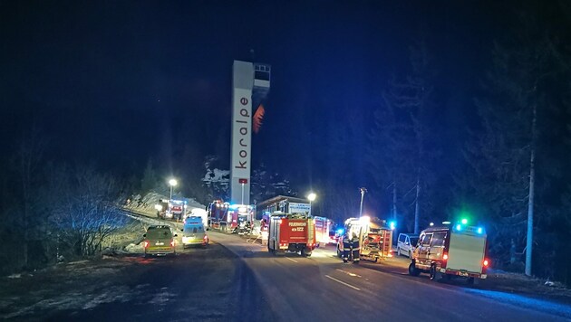 Die Skihütte „Ofenstubn“ brannte. (Bild: Bachhiesl)