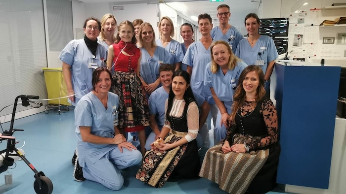 Berührender Moment 2023: Eine Intensivpatientin besucht mit dem Pflegeteam ihren Maturaball.
