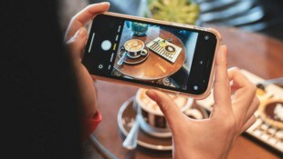 Wer auf seinem iPhone die Kamera-Einstellungen optimiert, macht bessere Fotos. (Bild: Ben Velazquez - stock.adobe.com)