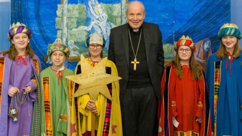 Die Sternsinger aus Velm bei Himberg machten ihren ersten Besuch bei Kardinal Christoph Schönborn. (Bild: Erzdiözese Wien/Schönlaub)