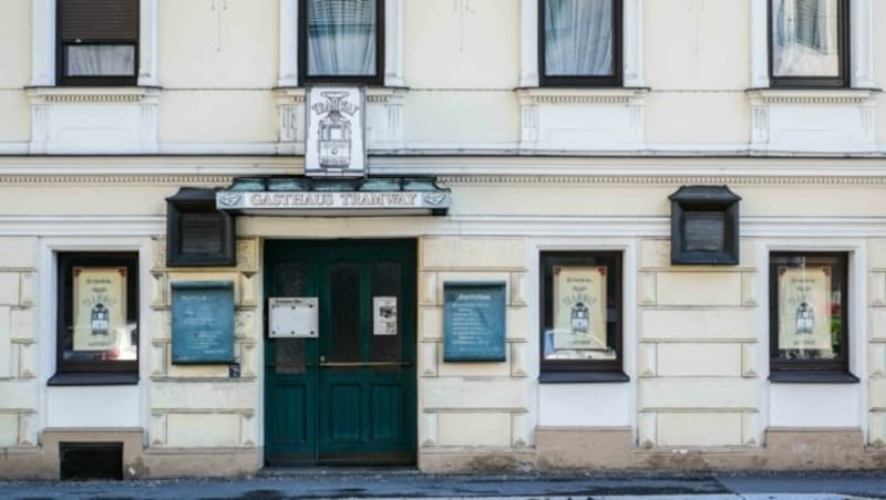 Hinter der Fassade verbirgt sich ein Lokal mit besonderer Innenausstattung. (Bild: Einöder Horst)