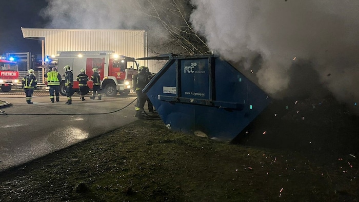 Ein Container brannte.