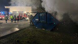 Die Vorfälle in der Unterkunft gipfelten im Brand eines Containers. (Bild: FF Steyregg)