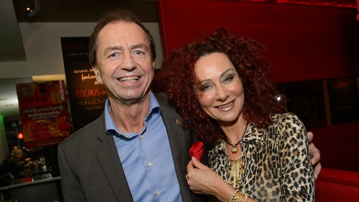 Ein gefälschter Schal kostete Heribert Kasper und Mausi Lugner im letzten Jahr fast die Freundschaft. Jetzt hatten sie ein „sehr positives“ Telefonat.