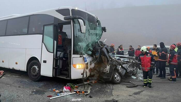 Sieben Fahrzeuge, darunter Passagierbusse und ein Lastwagen, waren in den Unfall verwickelt.