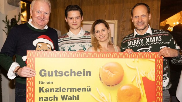 Kreibich (li.) mit den Gaisbergwirten Elias, Karin & Nikolaus (Bild: Wildbild)