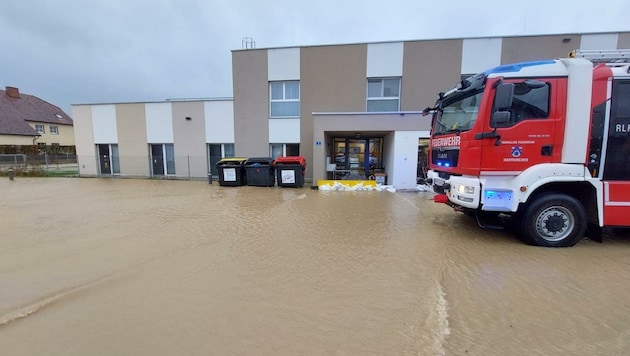 30 bis 40 Zentimeter hoch stand das Wasser vor der Wohneinrichtung in Hartkirchen. (Bild: Institut Hartheim)