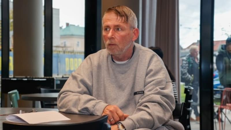 Martin Baur wurde im November binnen weniger Minuten am Salzburger Hauptbahnhof gleich zweimal überfallen. Zuvor hat er einen der Täter gar bei sich übernachten lassen. „Ich war einfach zu leichtsinnig“, bekannte er anschließend. (Bild: Tschepp Markus)