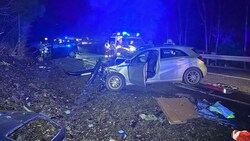 Verkehrsunfall auf der Loferer Bundesstrasse in Söll in Tirol im Dezember 2023 (Bild: zoom.tirol)