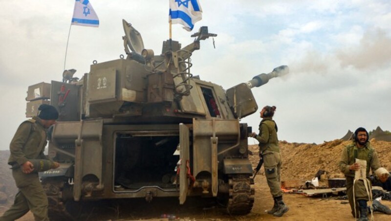 Eine israelische Artillerieeinheit an der Grenze zum Gazastreifen (Archivbild) (Bild: APA/AFP/GIL COHEN-MAGEN)