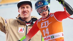 Marco Odermatt (rechts) jubelte in Bormio über den Sieg, Raphael Haaser über Platz zwei. (Bild: Christof Birbaumer)