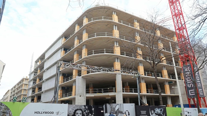 Die Anrainer der Lamarr-Baustelle müssen sich an den Anblick wohl gewöhnen ... Auch die ...