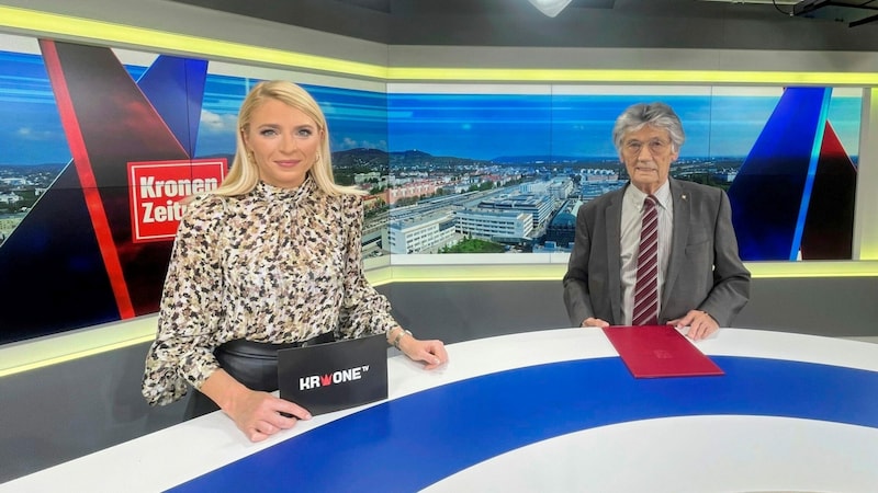 Ernst Kugler (re.) im Gespräch mit Jana Pasching. Seine offenen Worte im Krone TV Studio waren einigen sehr unbequem.  (Bild: Krone.tv)