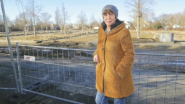 Heidi Sequenz (Grüne) vor dem Parkplatz im Donaupark. (Bild: Gerhard Bartel)