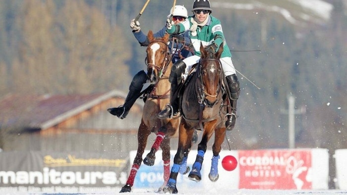 Hoch zu Ross in Kitzbühel.