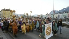 Seit 70 Jahren pflegen die Jungen die Tradition. Am Samstag zogen sie durch Innsbruck. (Bild: Bildagentur Muehlanger)