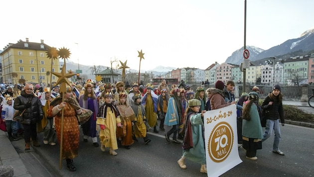 Seit 70 Jahren pflegen die Jungen die Tradition. Am Samstag zogen sie durch Innsbruck. (Bild: Bildagentur Muehlanger)
