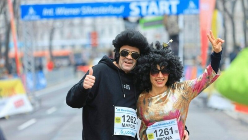 Gute Laune beim Silvesterlauf. (Bild: Peter Tomschi)