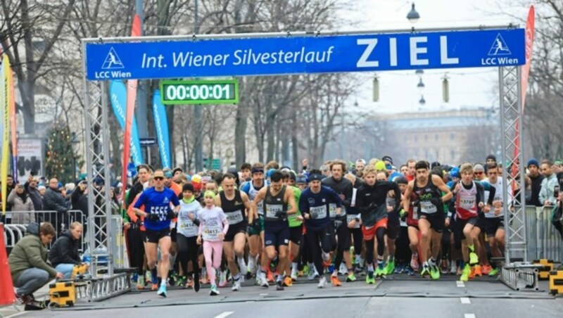 Der Silvesterlauf startete um 11Uhr. (Bild: Peter Tomschi)