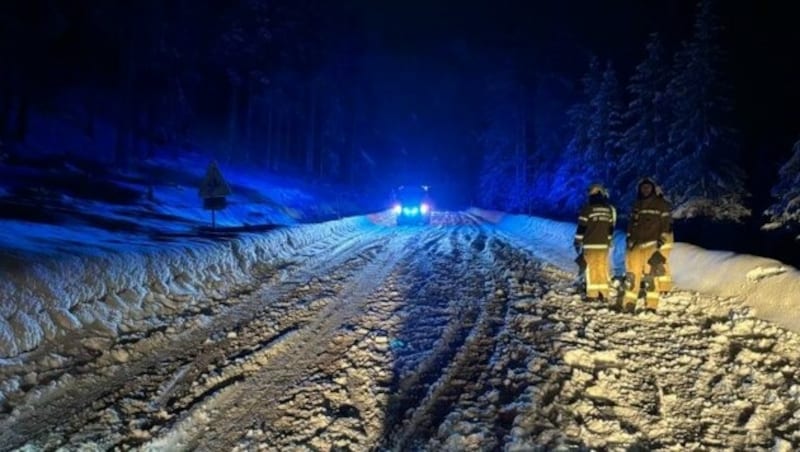 Aufgrund der winterlichen Fahrbahnverhältnisse blieben mehrere Fahrzeuge am Katschberg hängen. (Bild: FF St. Michael im Lungau)