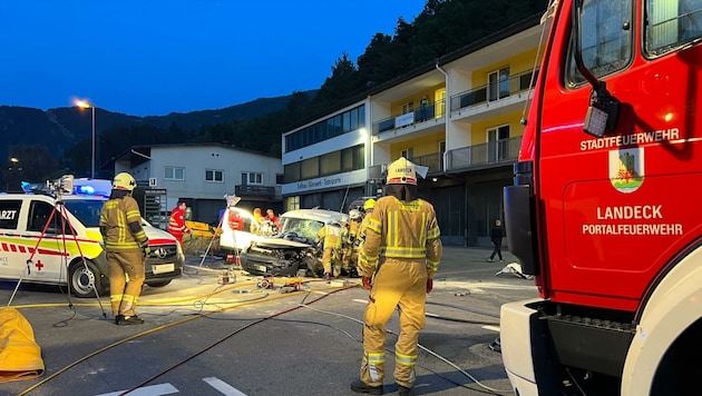 35 Menschen starben in Vorjahr auf Tirols Straßen. Die Einsatzkräfte waren gefordert. (Bild: ZOOM.TIROL)