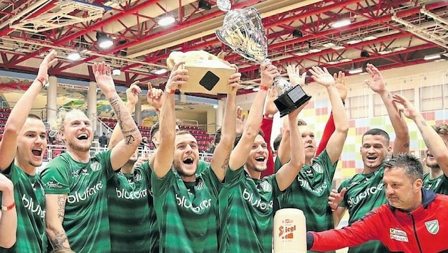 Im Vorjahr holte Federer (Zweiter v. li.) mit Grünau den Titel beim UFC Stiegl Hallencup