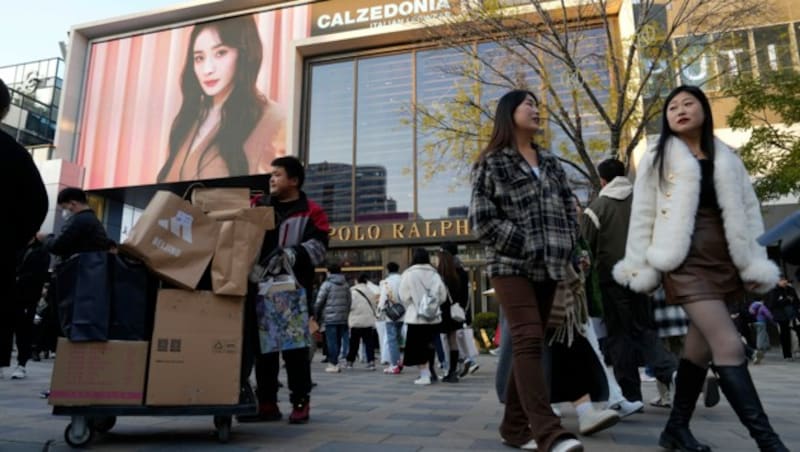 Ein beliebtes Shoppingcenter in Chinas Hauptstadt Peking (Bild: ASSOCIATED PRESS)