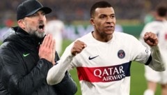 Jürgen Klopp (links) und der FC Liverpool sind wohl an Kylian Mbappé dran. (Bild: APA/AFP/FRANCK FIFE, APA/PETER POWELL)