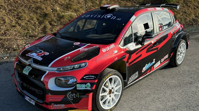 Waldherrs Citroen C3 Rally2 glänzt in den neuen Farben Schwarz-Rot.