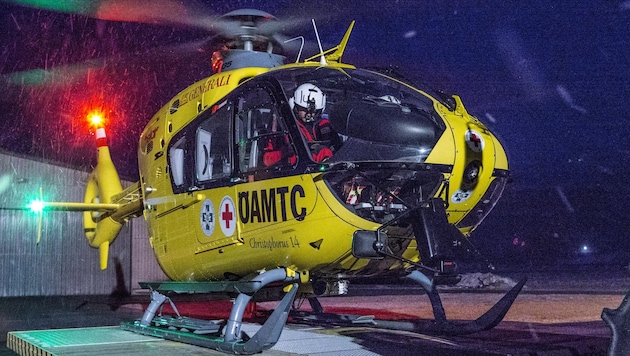 Mit dem Hubschrauber wurde der 53-Jährige eingeliefert (Bild: ÖAMTC/Postl)