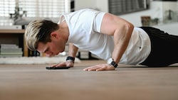 Florian Gschwandtner beim Training mit seiner 100-Push-Ups-App. (Bild: Markus Wenzel)