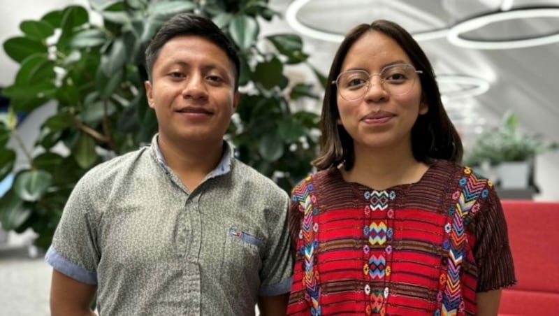 Coronado Ramírez (r.) und Godínez Velásquez beim Besuch in der „Krone“-Redaktion (Bild: Christoph Hartner)