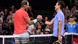 Faire Gratulation: Die Leistung Nadals (li.) nötigte Thiem trotz der Niederlage ein Lächeln ab. (Bild: APA/AFP/William WEST)