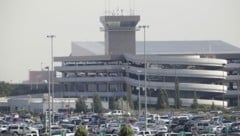 Am Flughafen von Salt Lake City (Bild) ist ein 30-Jähriger - aus bisher unbekannter Ursache - in ein Flugzeugtriebwerk geklettert und gestorben. (Bild: AP)