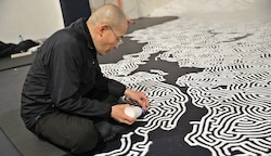 Der Japaner Motoi Yamamoto ist der erste Künstler, der im Sudhaus seit Tagen arbeitet. (Bild: Hörmandinger Reinhard)