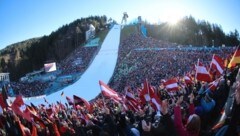 21.000 Fans brachten den Bergisel wieder einmal ordentlich zum Brodeln. Das Skisprung-Fest blieb auch heuer friedlich. (Bild: Birbaumer Christof)