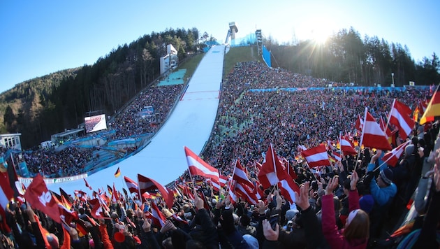 21.000 Fans brachten den Bergisel wieder einmal ordentlich zum Brodeln. Das Skisprung-Fest blieb auch heuer friedlich. (Bild: Birbaumer Christof)