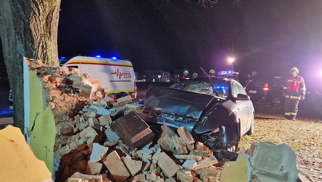 The chapel in Feldkirchen an der Donau was completely destroyed - now the man who caused the accident has rebuilt it with friends (Bild: FF Feldkirchen an der Donau)