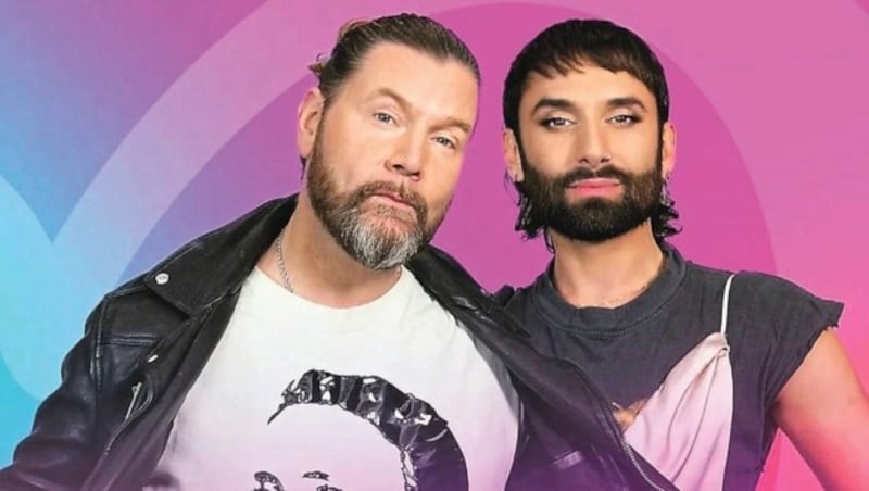 Conchita Wurst alias Tom Neuwirth (r.) moderiert mit Sänger Rea Garvey das deutsche „Ich will zum ESC!“ (Bild: NDR André Kowalski)